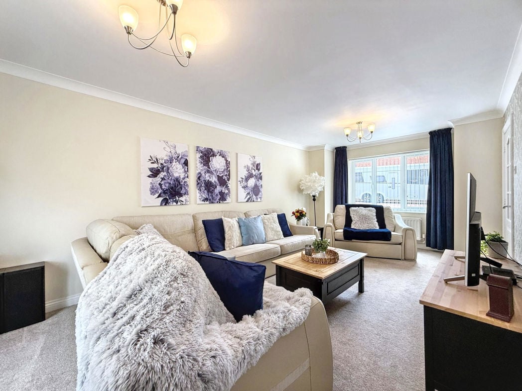 Property image 11 of 32