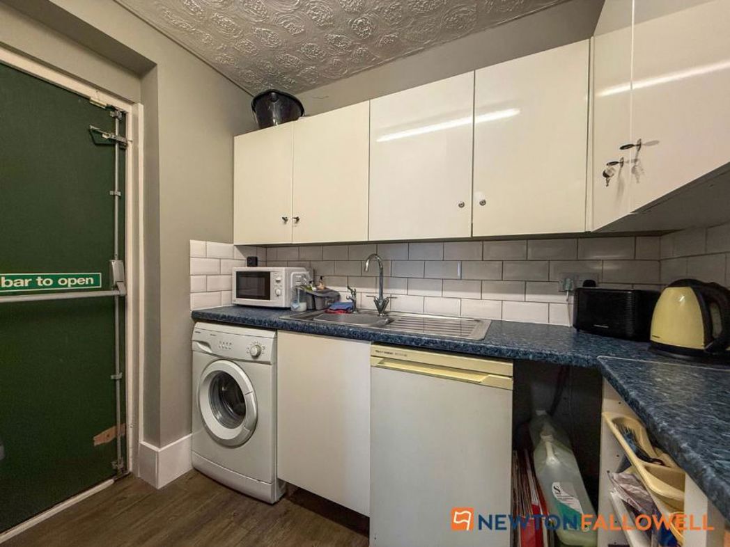 Property image 11 of 17