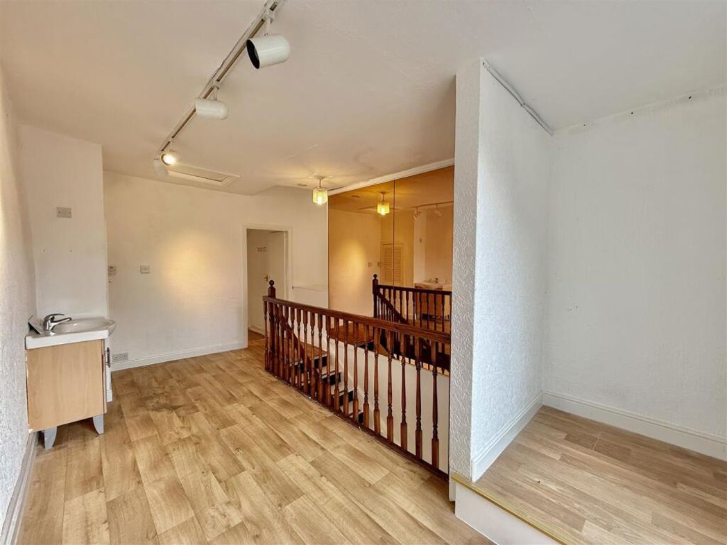 Property image 8 of 21