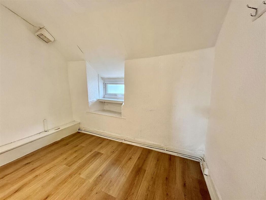 Property image 11 of 21