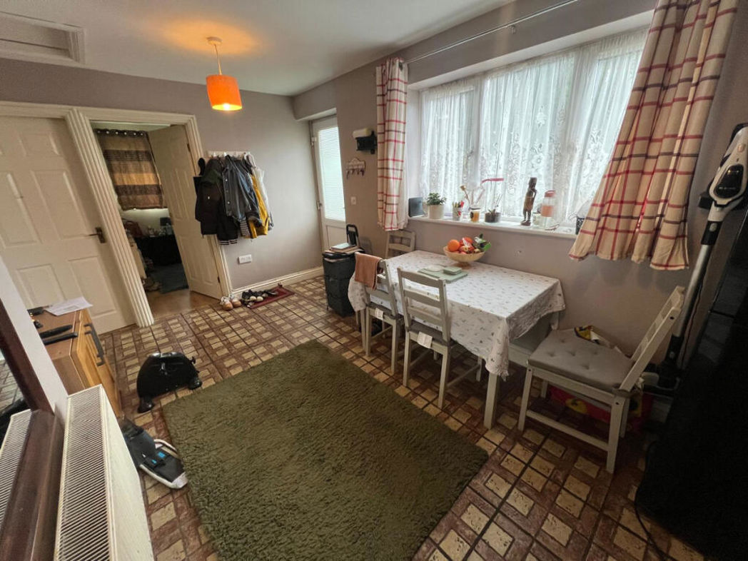 Property image 4 of 11