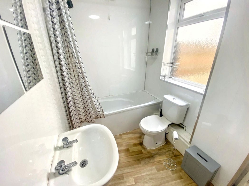 Property image 11 of 12