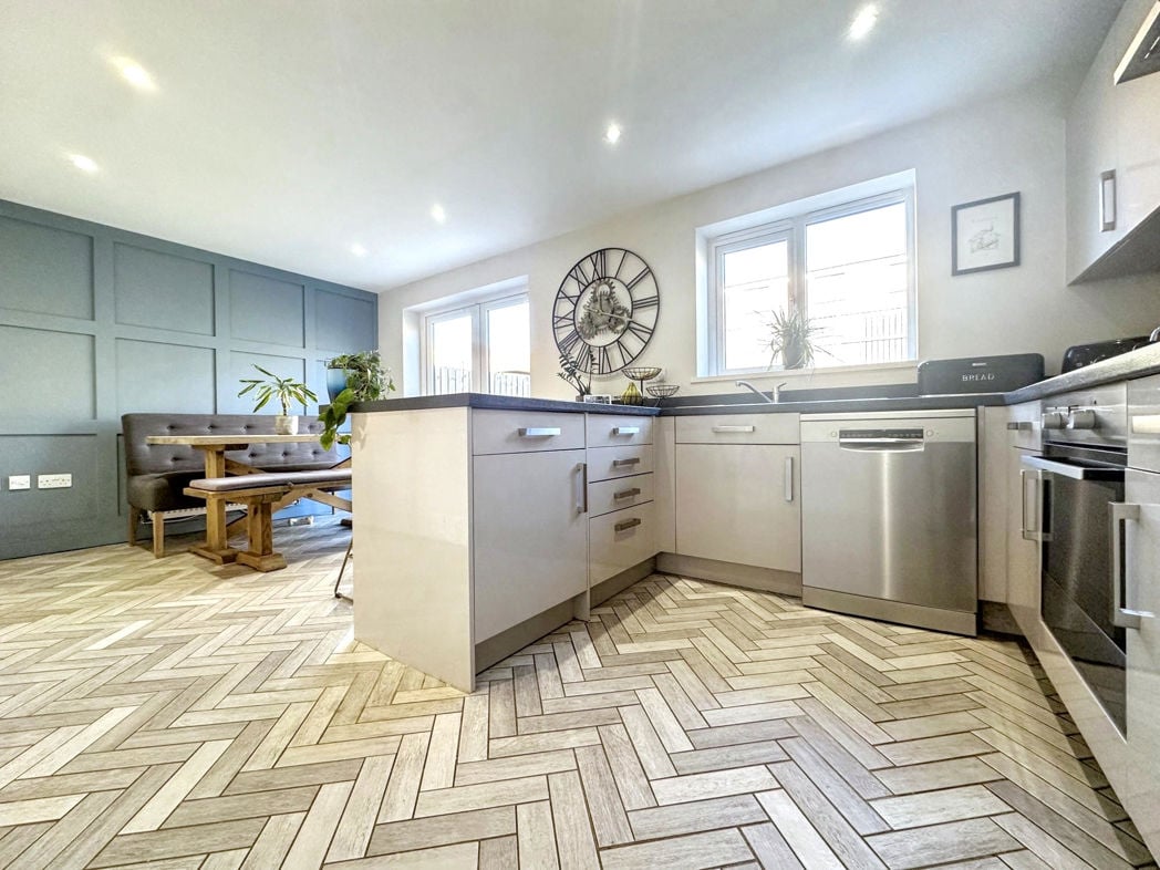 Property image 7 of 23