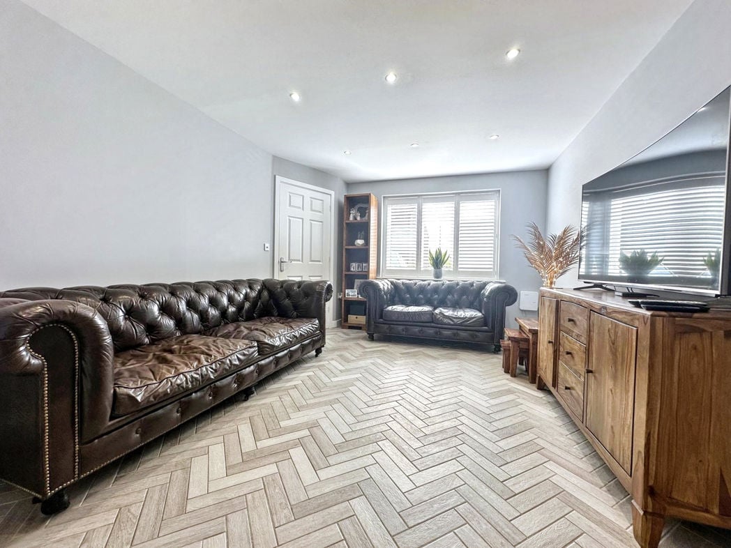 Property image 3 of 23