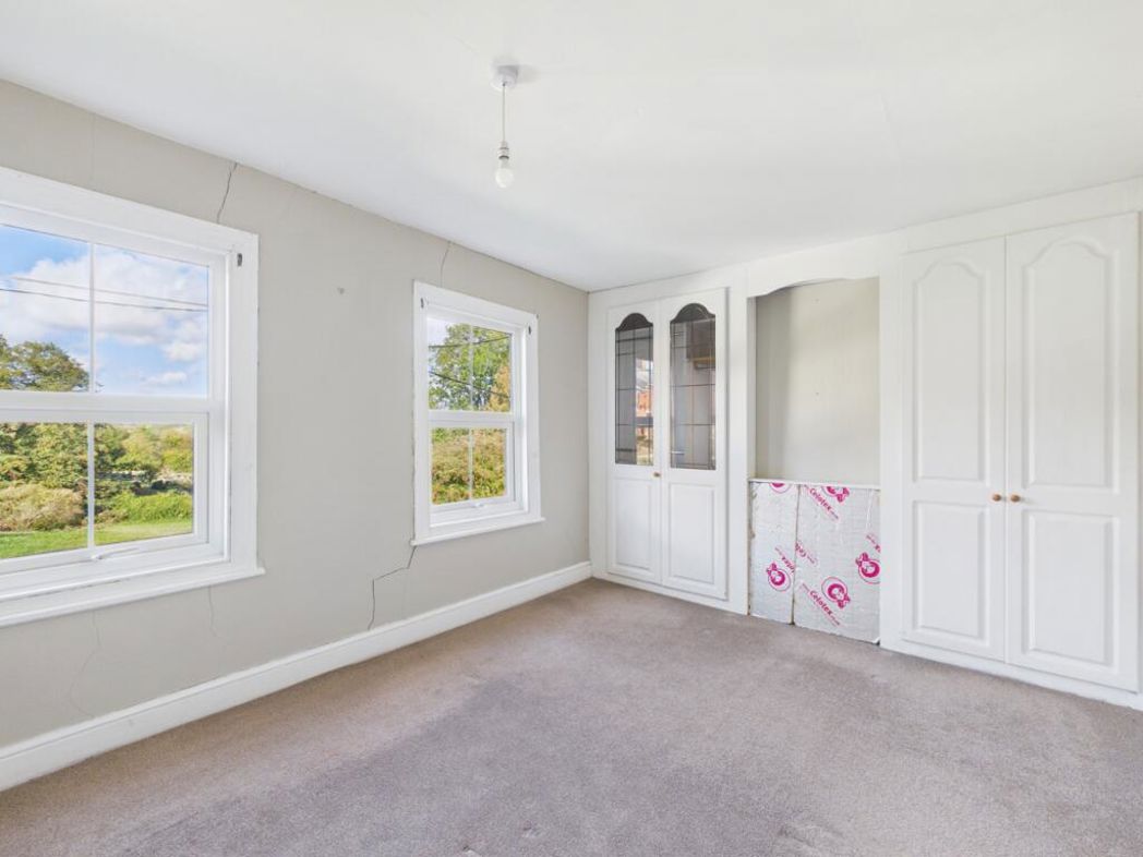 Property image 8 of 12