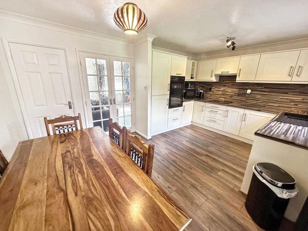 Kitchen/Dining Area