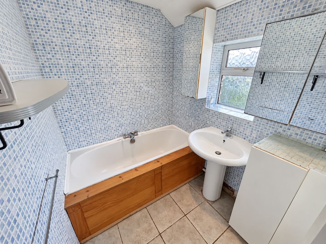 Property image 8 of 12