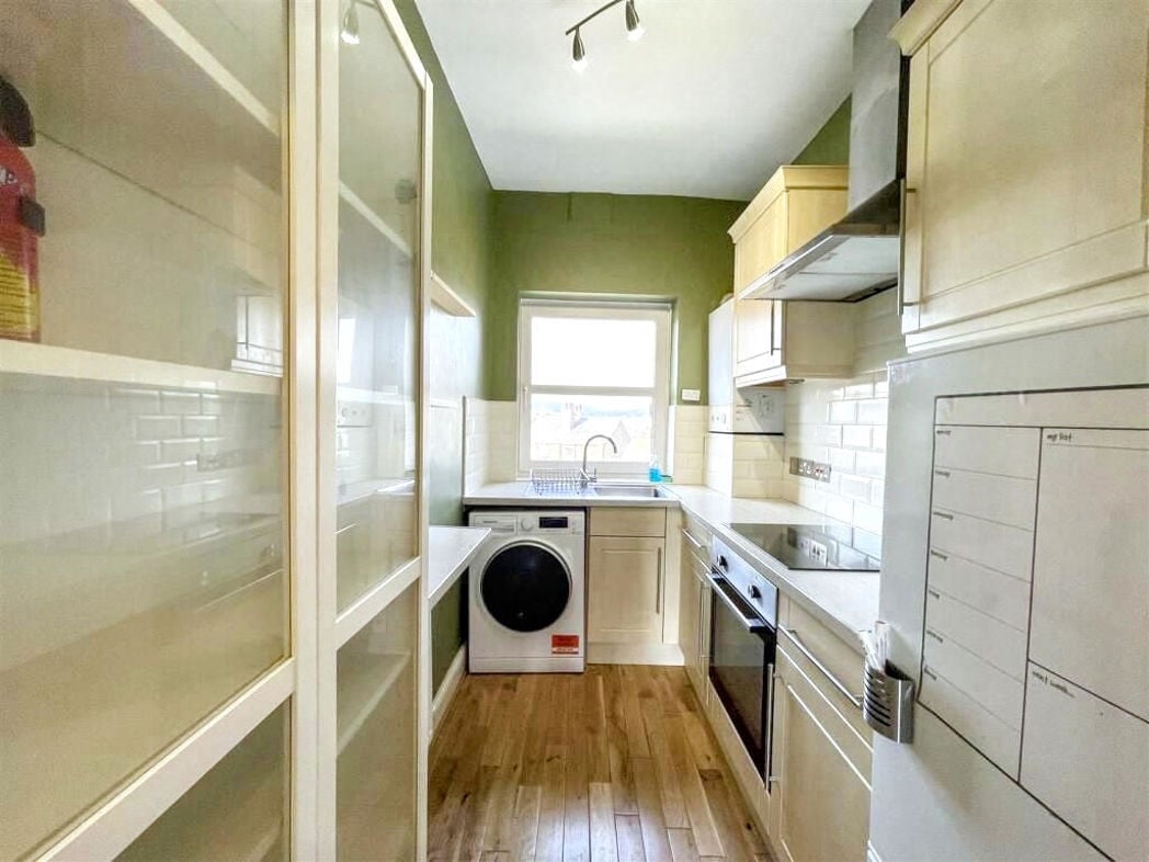 Property image 5 of 11