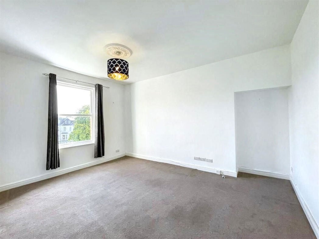 Property image 6 of 11