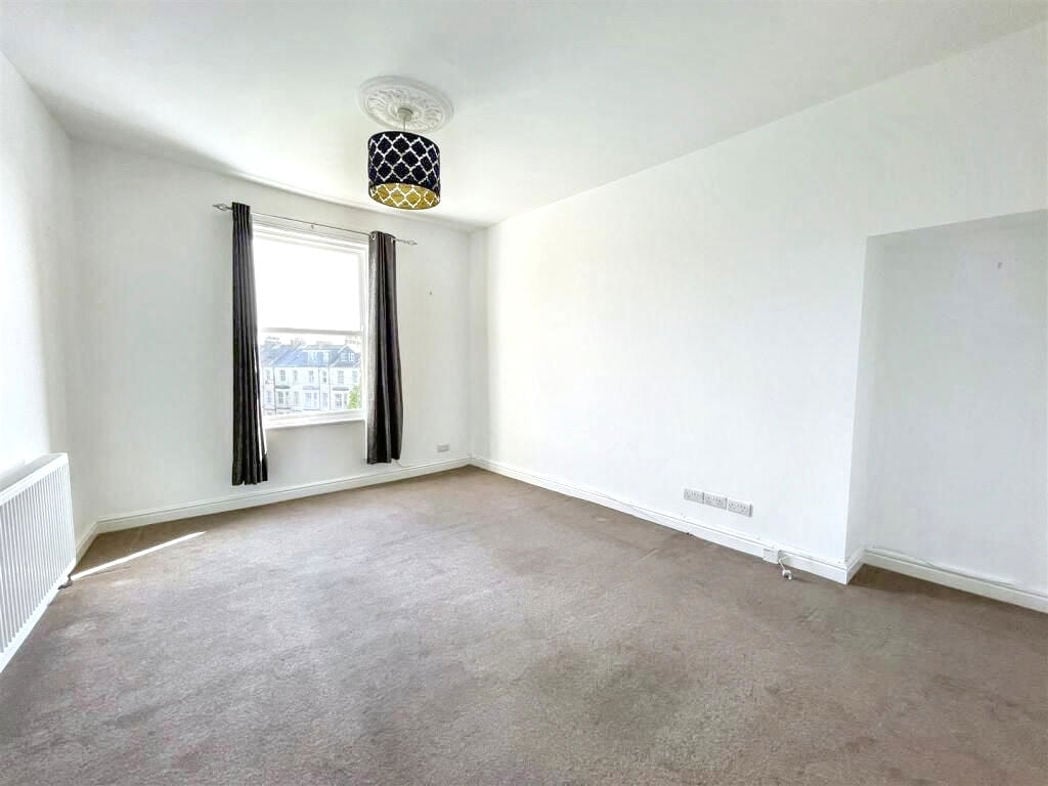 Property image 7 of 11