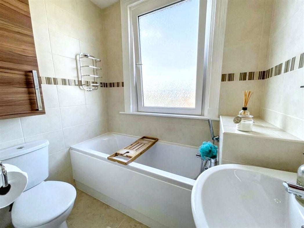 Property image 10 of 11