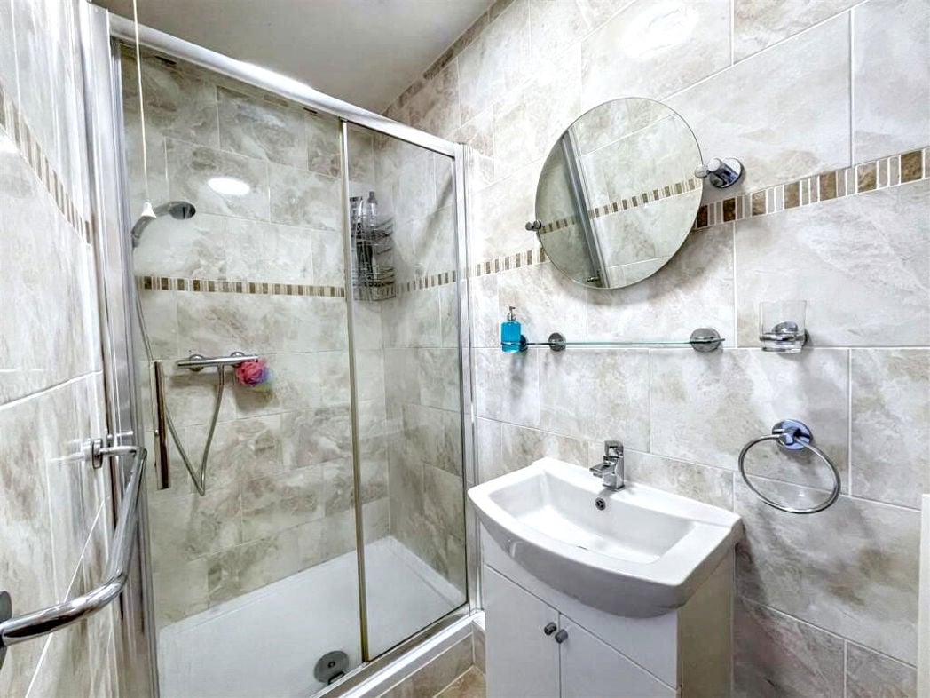 Property image 11 of 11