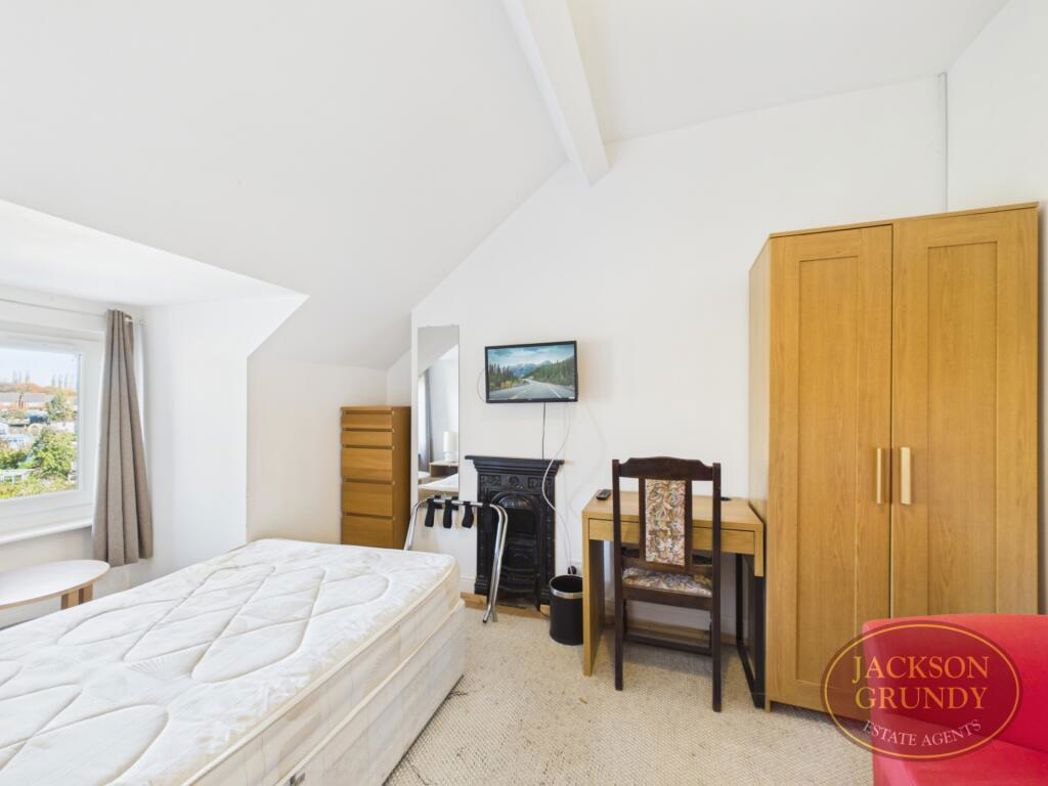 Property image 7 of 15