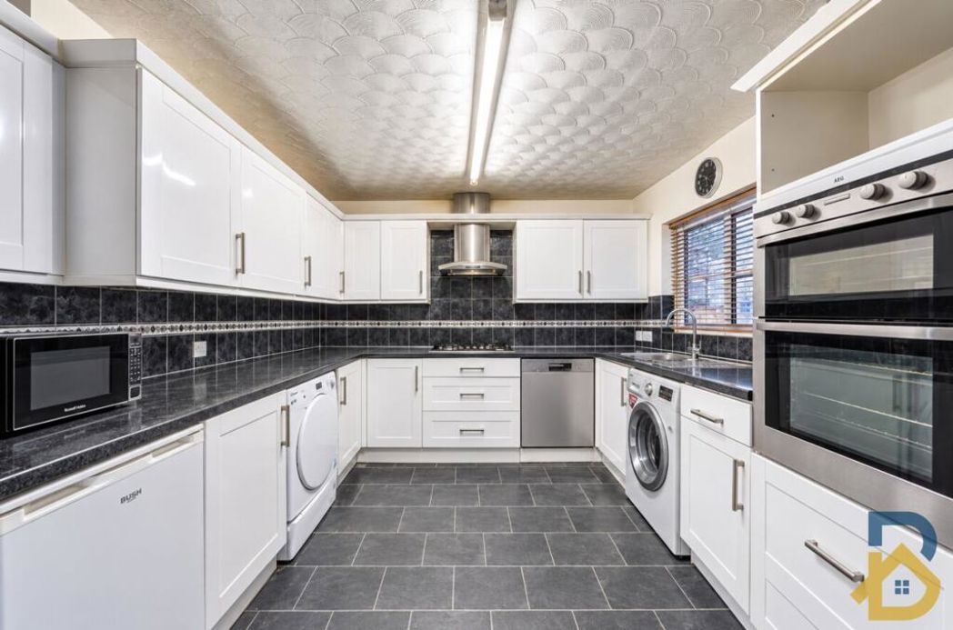 Property image 2 of 14