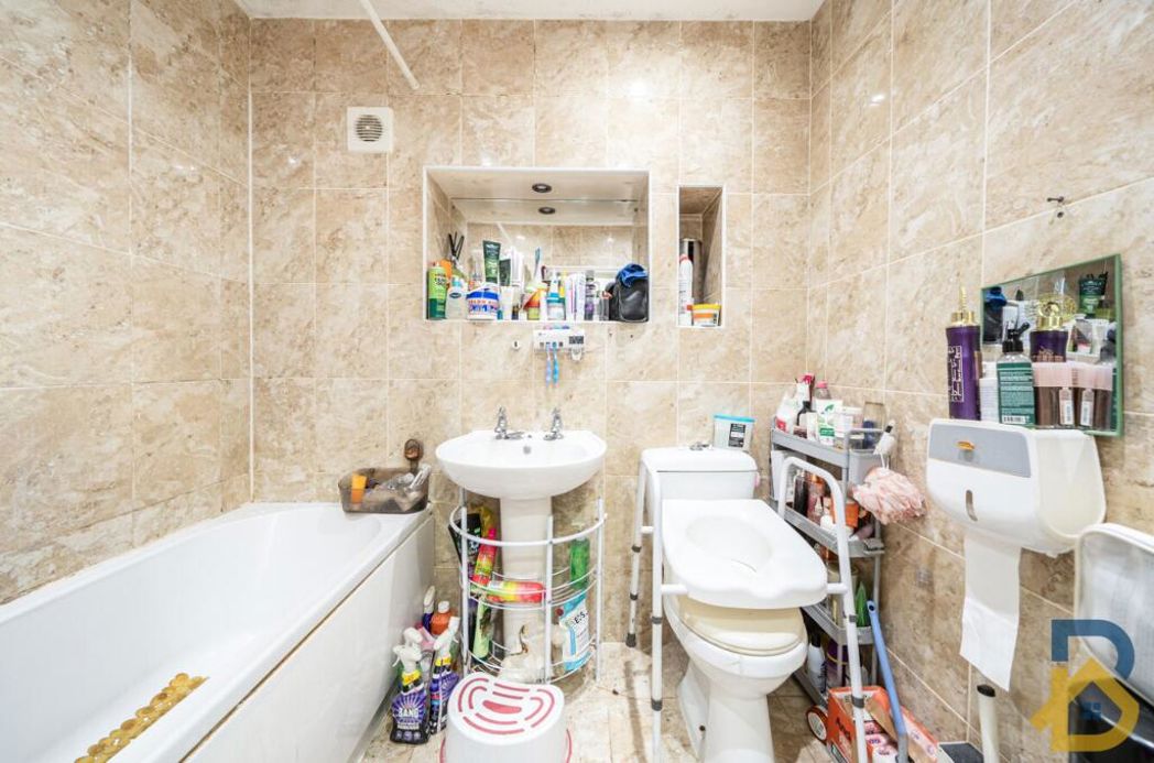 Property image 11 of 14