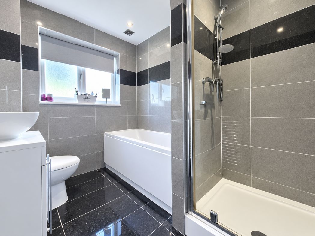 Family Bathroom.