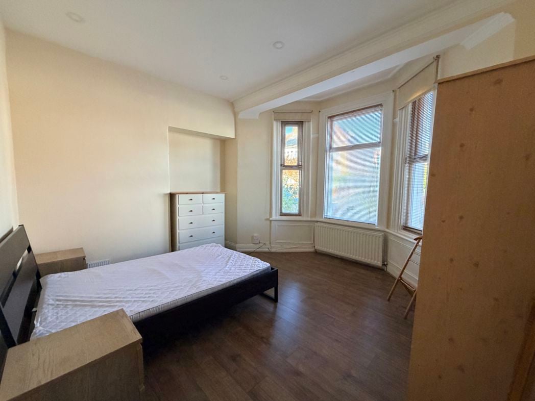 Property image 6 of 9