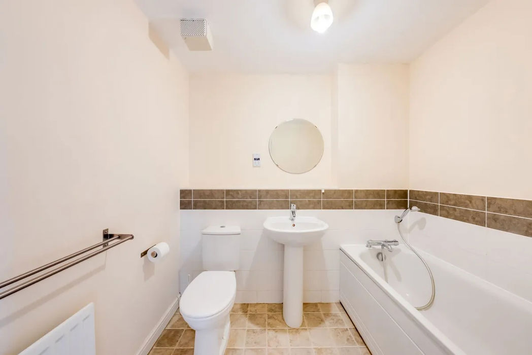 Property image 13 of 17