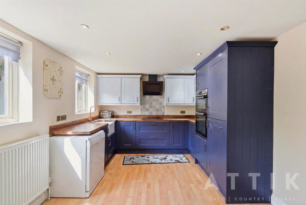 Property image 3 of 40