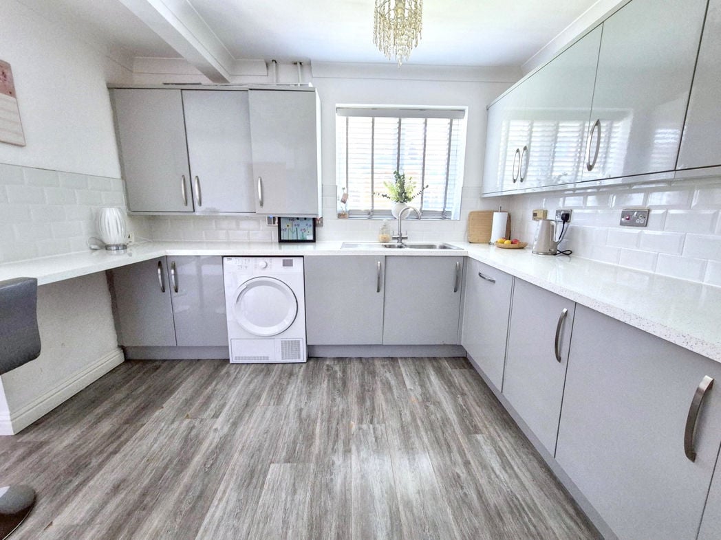 Property image 9 of 22