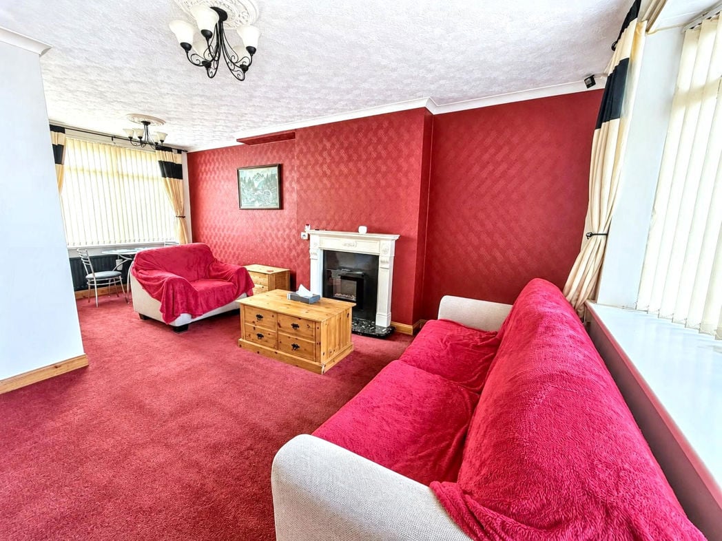 Lounge/Dining Area