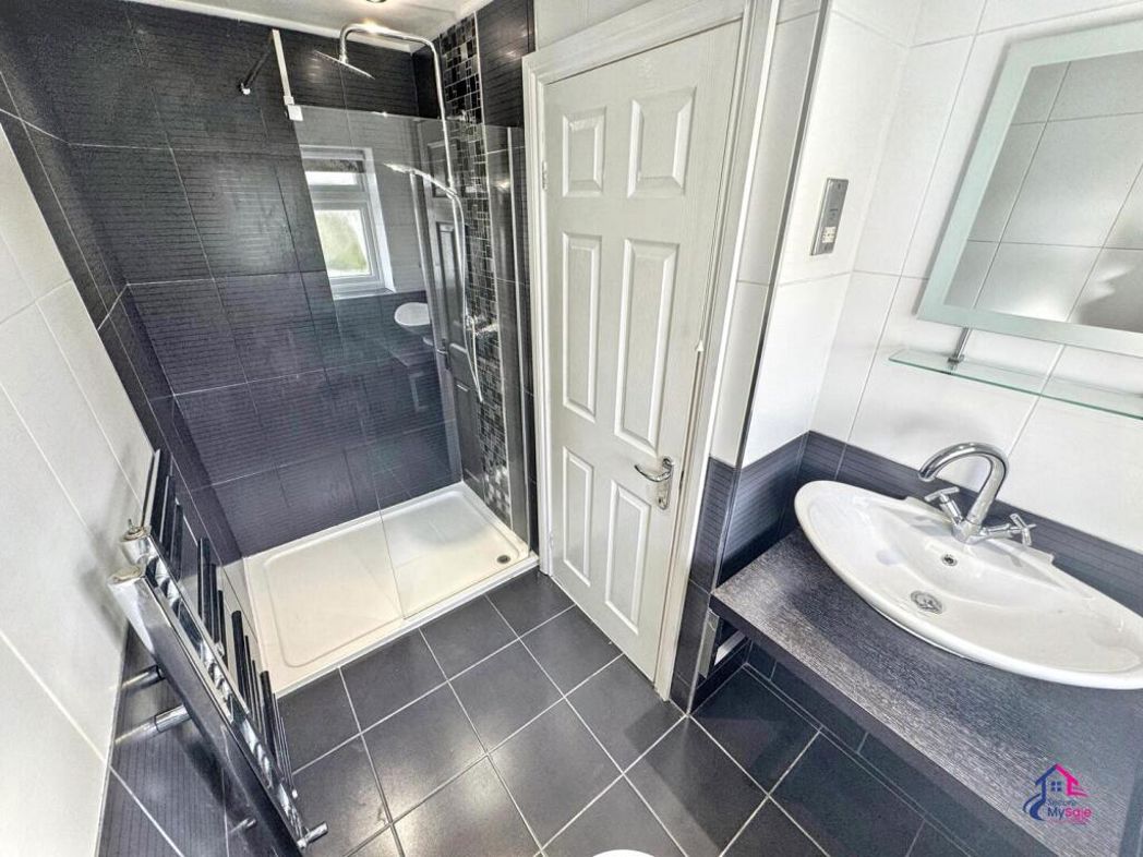 Property image 5 of 18