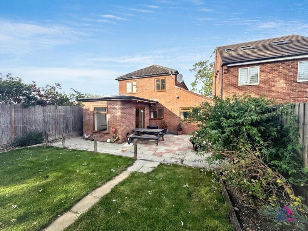 Property image 12 of 18