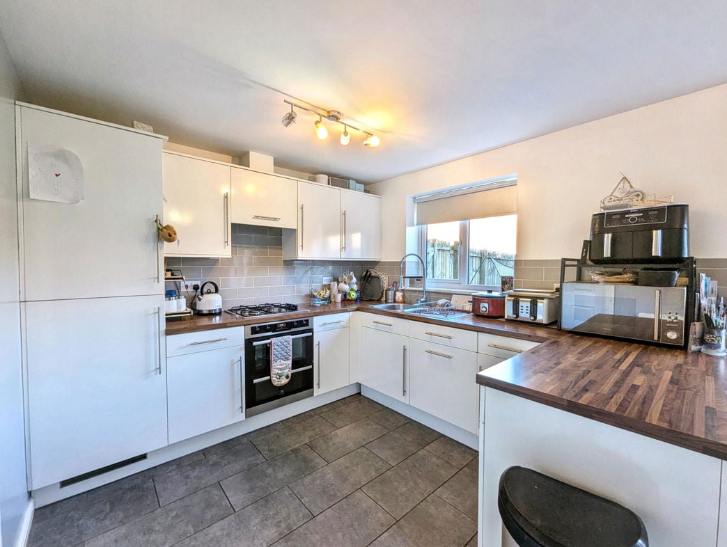 Property image 3 of 18