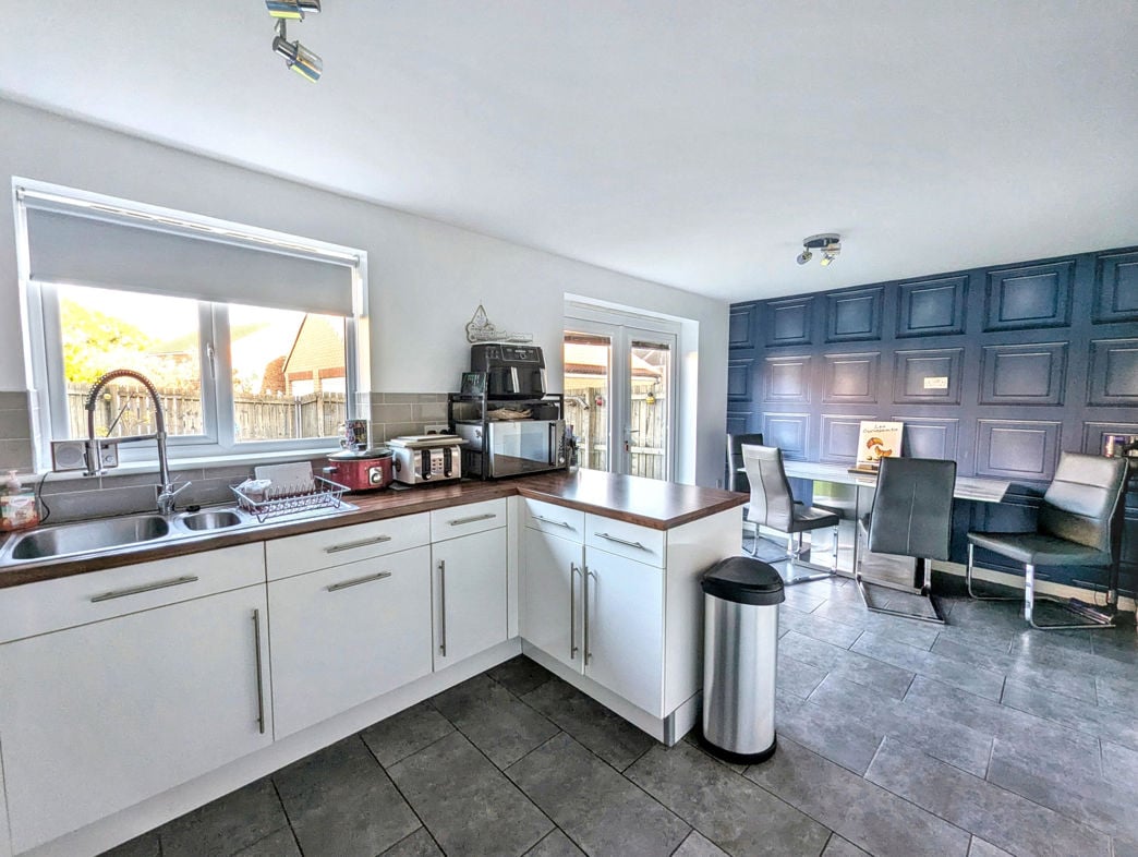 Property image 4 of 18