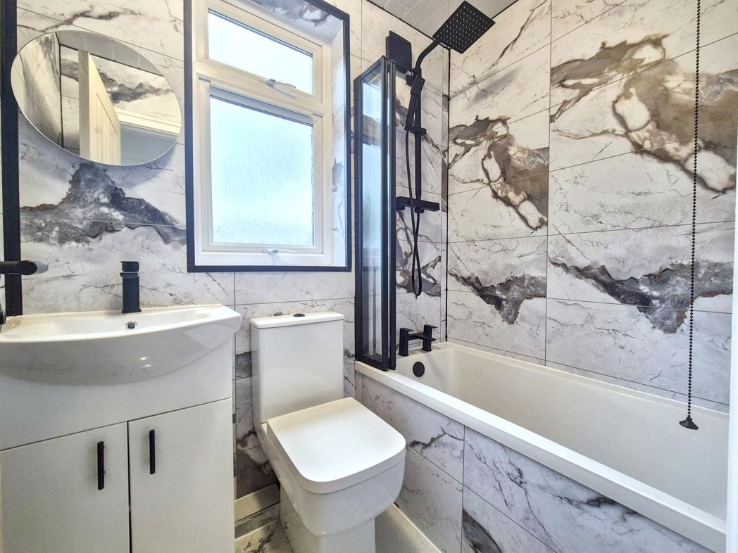 Property image 8 of 16
