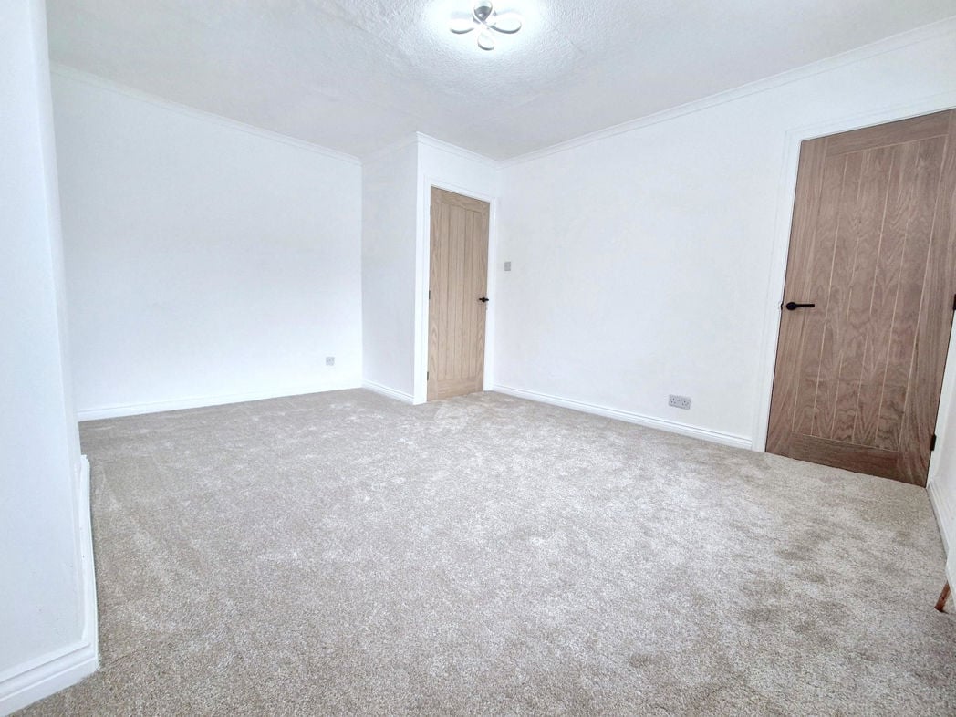 Property image 11 of 16