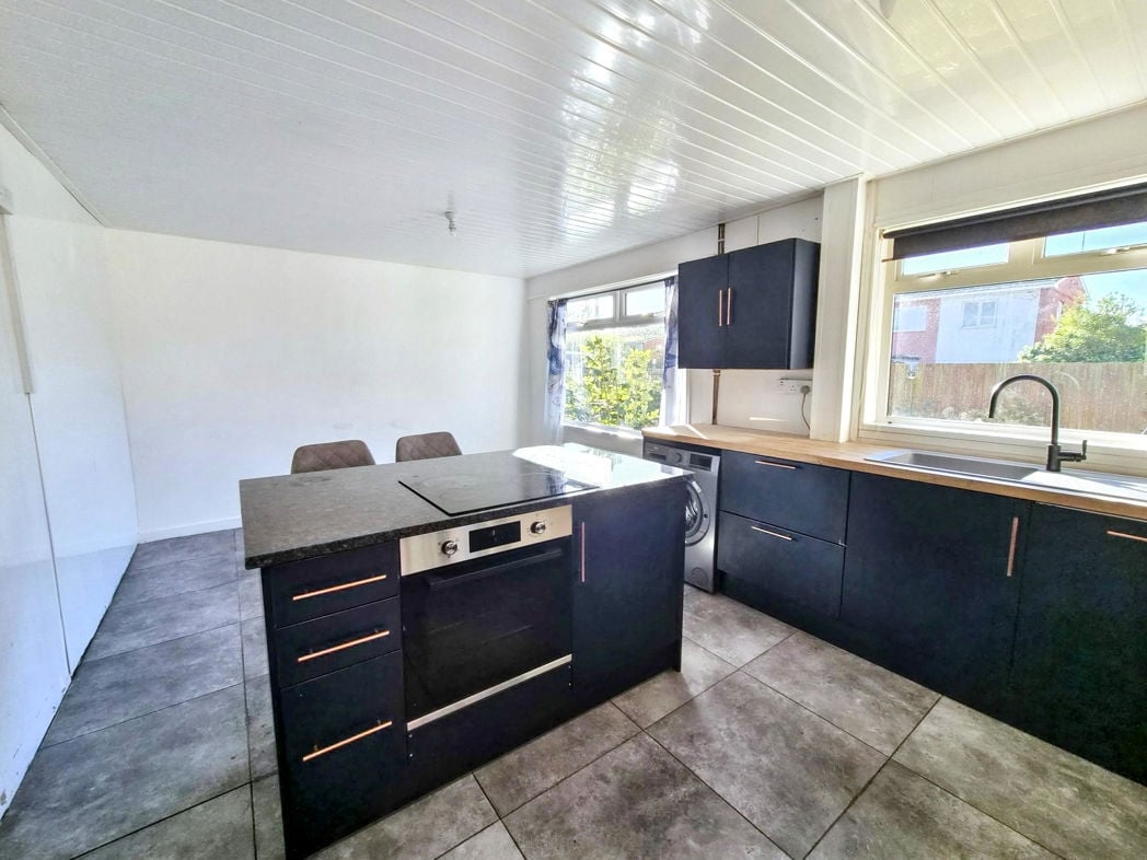 Property image 4 of 11