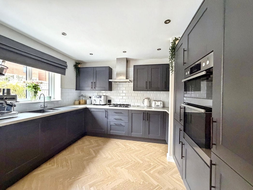 Kitchen Diner Image Two