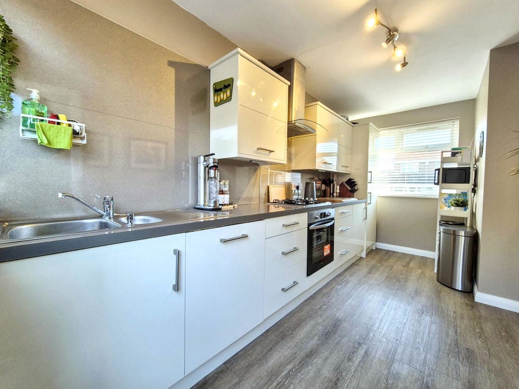 Property image 11 of 21