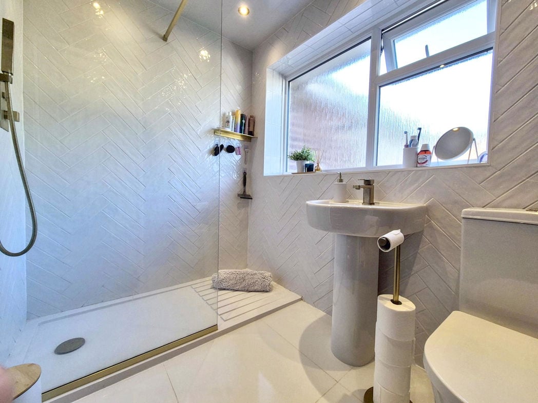 Property image 3 of 21
